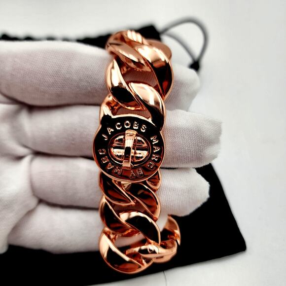 MARC BY MARC JACOBS Katie Turn Lock Rose Gold Bracelet 7.5" - Picture 12 of 14